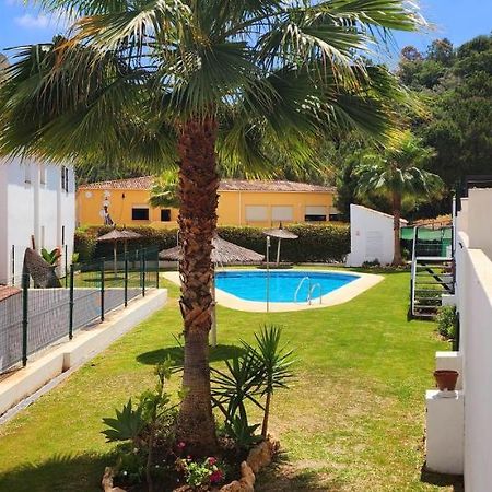 Bajo Con Jardin Deluxe Apartment Benahavis Exterior photo